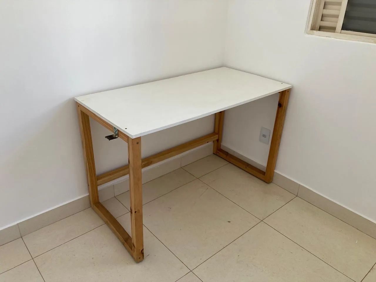 Mesa de Escritório 1,50m em Pinus e MDF - Foto 2