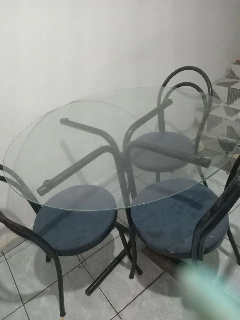 Mesa de vidro com 3 cadeiras 