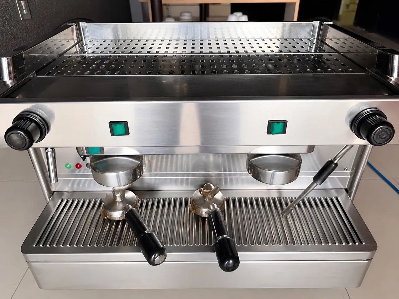 Máquina de café 2 grupos em inox