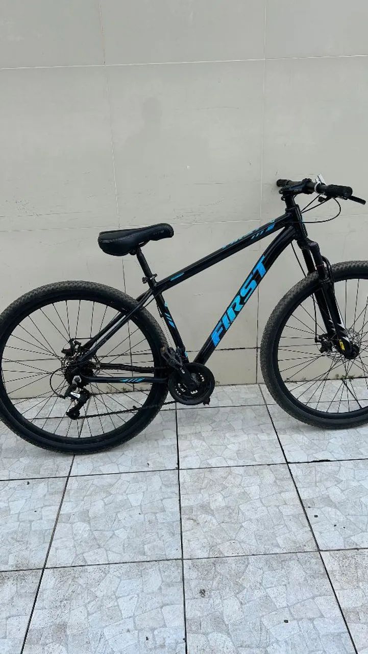 Bicicleta First Aro 29 Preta/Azul | Freio a Disco | Conservada