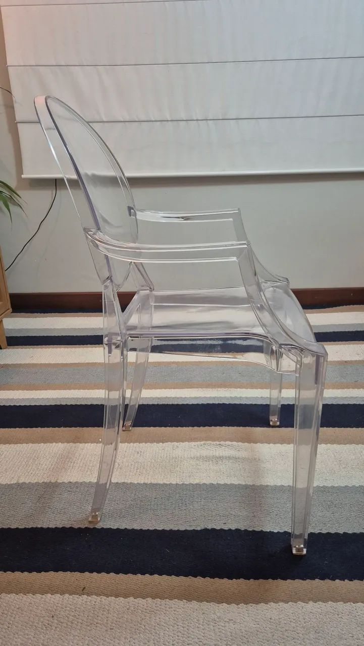 Vendo kit com 6 de  cadeiras com braços em acrílico transparente. - Foto 4
