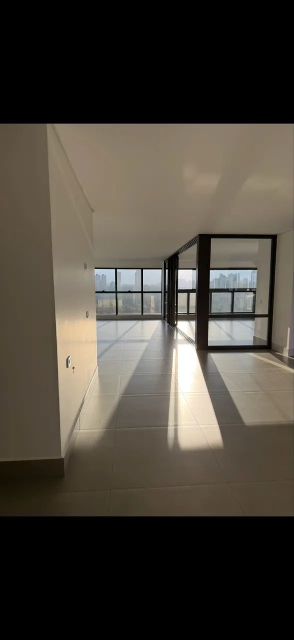 Esquadria com vidro de alumínio em L  - Foto 2