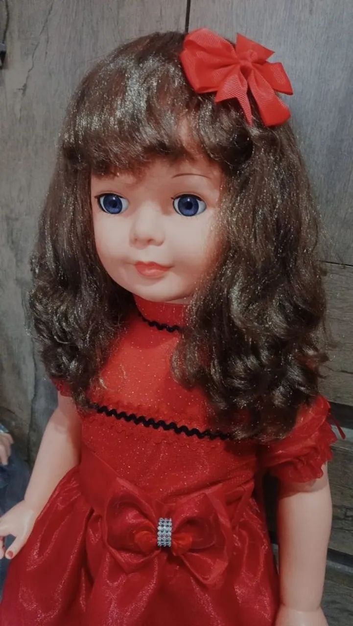Boneca amiguinha da estrela com vestido vermelho 