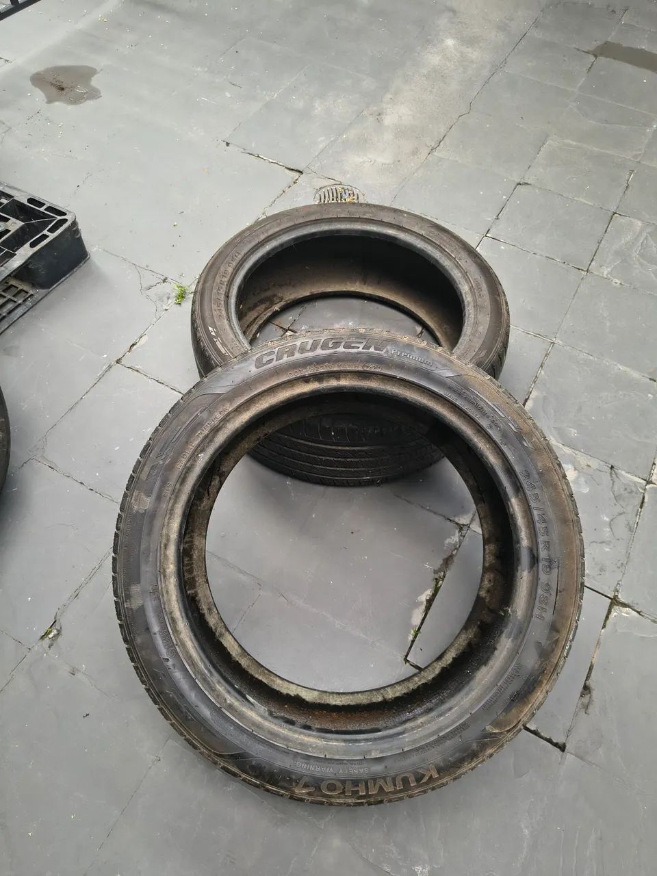 2 pneus 245 45r 19 kumho semi novo com twi em dia para rodar mais de 10 mil km $1.000 os 2 - Foto 5