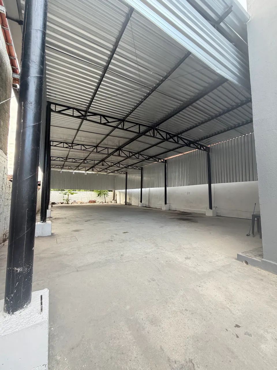 Aluga-se GALPÃO (400m2) - Foto 2