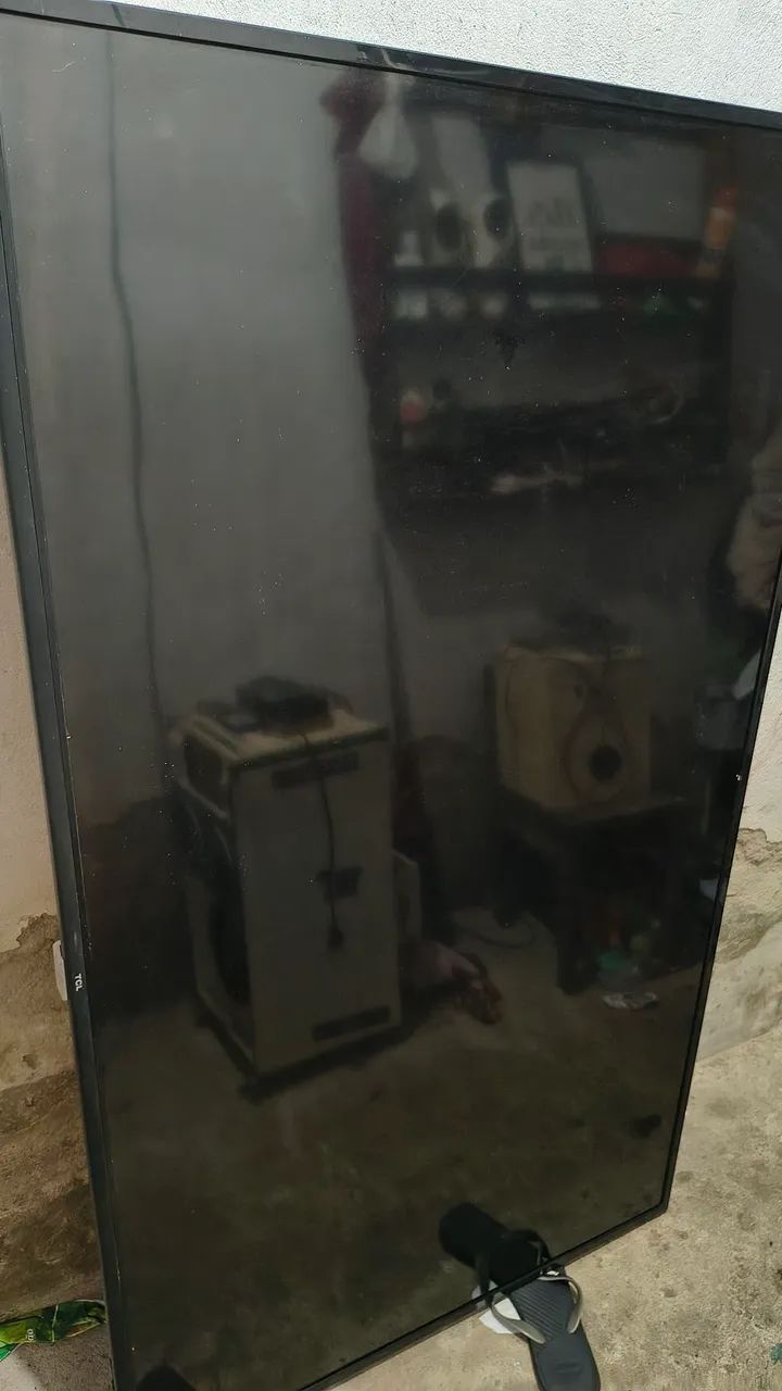 Vendo faço negócio na TV de 65 polegadas tcl com problema na tela - Foto 2