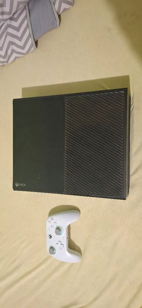 Xbox One (usado) + controle extra e completo