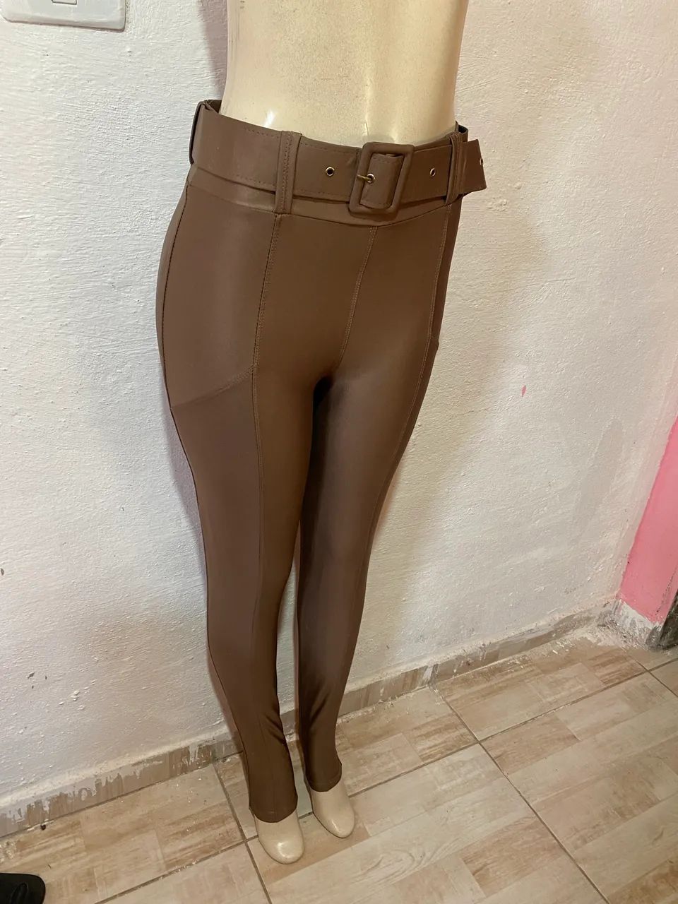 Calça em cirré bege escuro chapa barriga - Foto 4