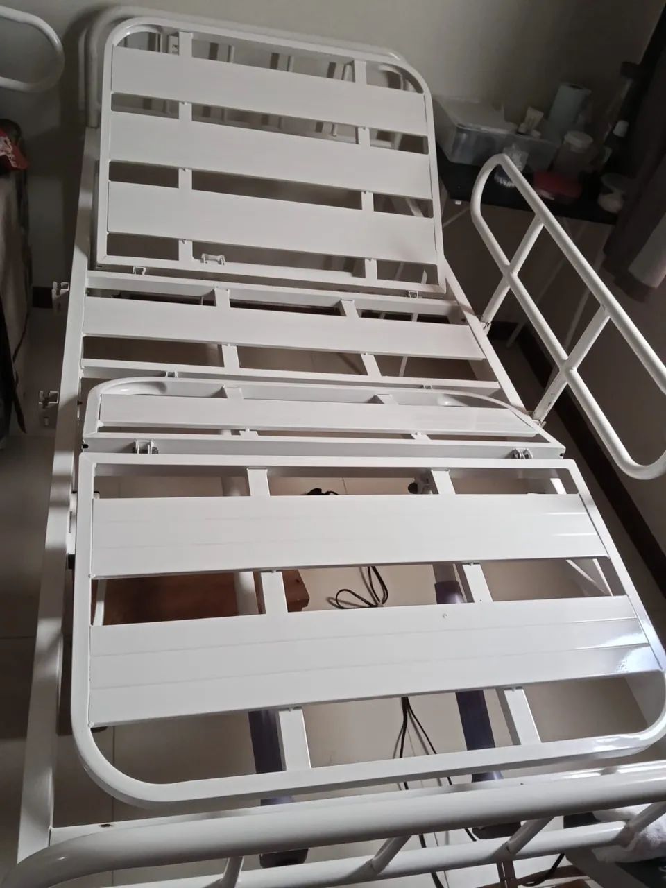 Vendo-se cama hospitalar 2 manivelas - Foto 3