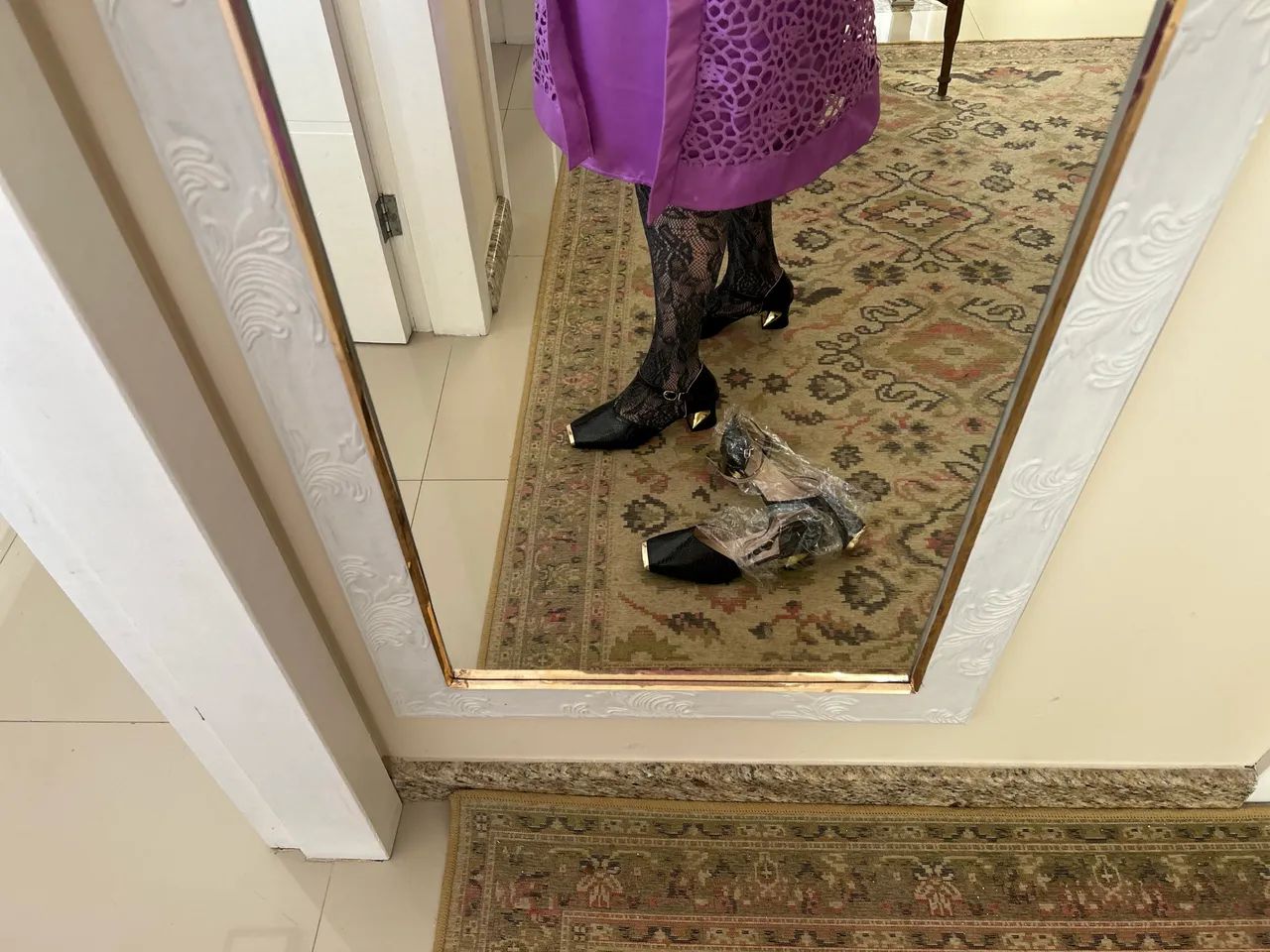 Sapato preto com dourado 