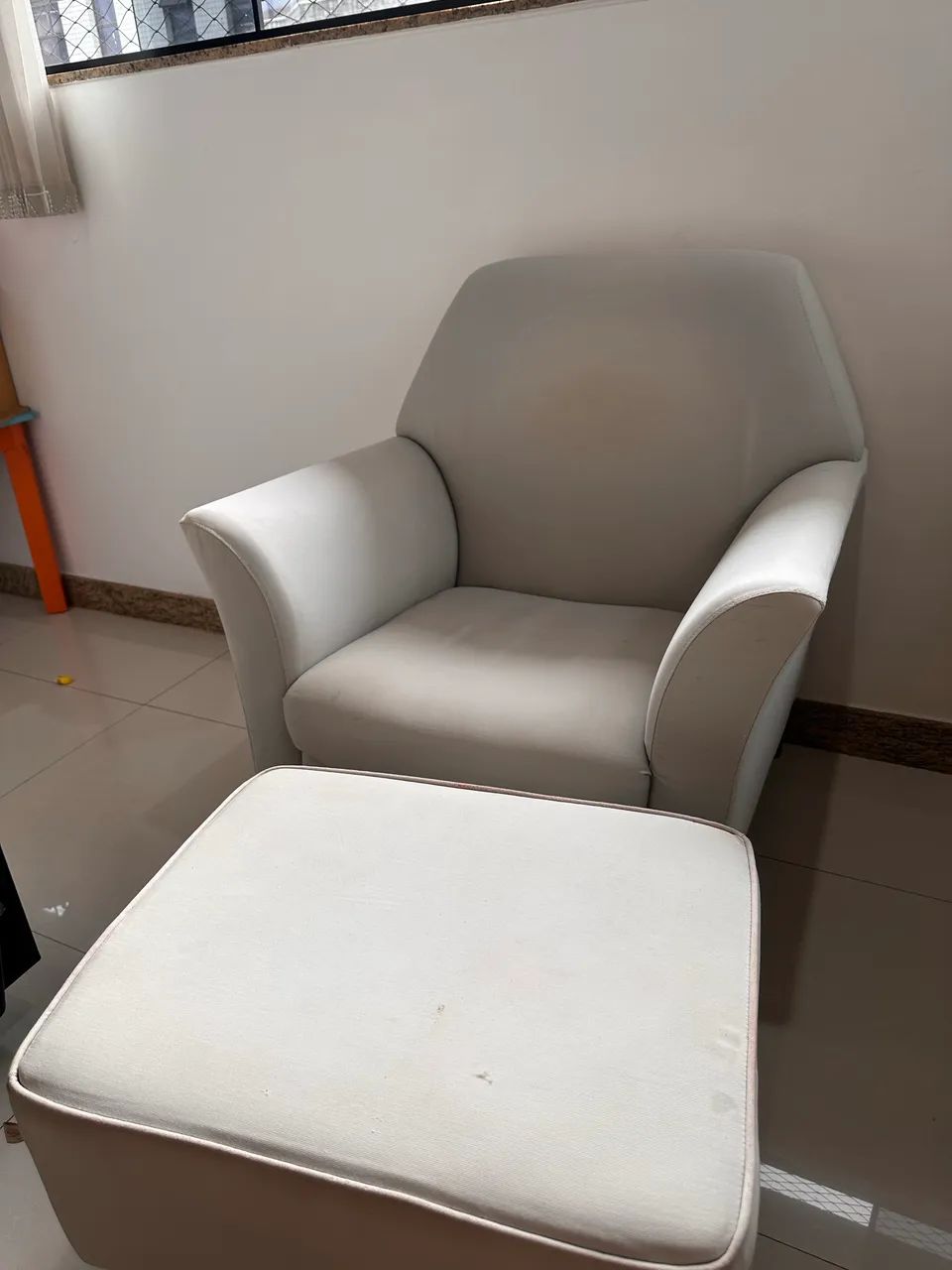 Poltrona de Amamentação com Puff - Confortável - Foto 3