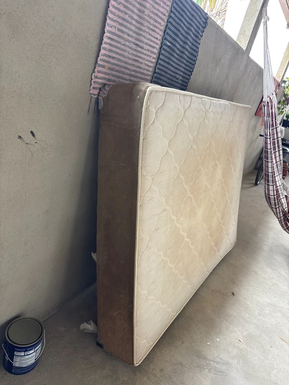 base cama box casal pouco usada 