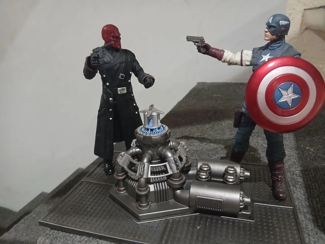 Capitão América e Caveira Vermelha Marvel Select (base inclusa) - Foto 2