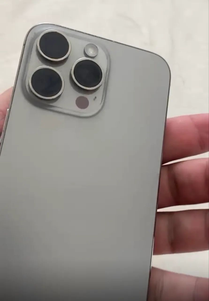 iPhone 15 Pro Max com caixa sem marcas de uso - Celulares e
