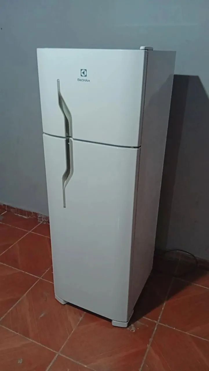 Geladeira Eletrolux semi nova  - Foto 3