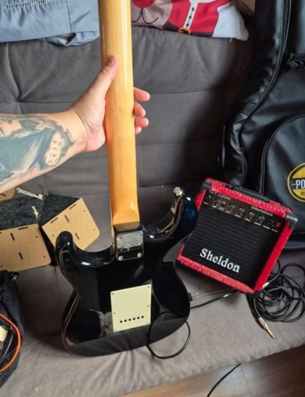 guitarra stratocaster tagima tg-300 com amplificador sheldon e capa de couro - Foto 4