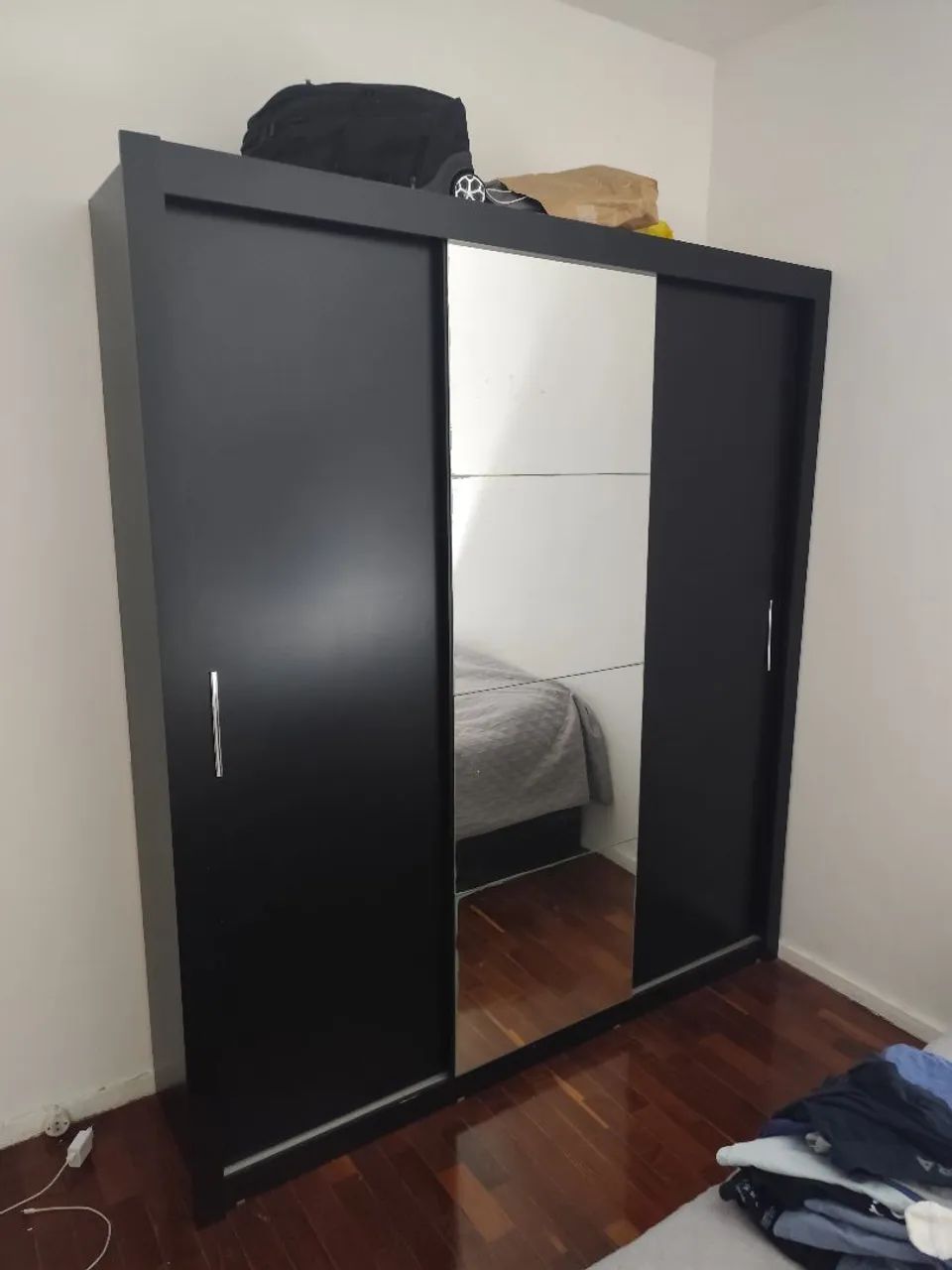 Armário de quarto com espelho.  - Foto 2