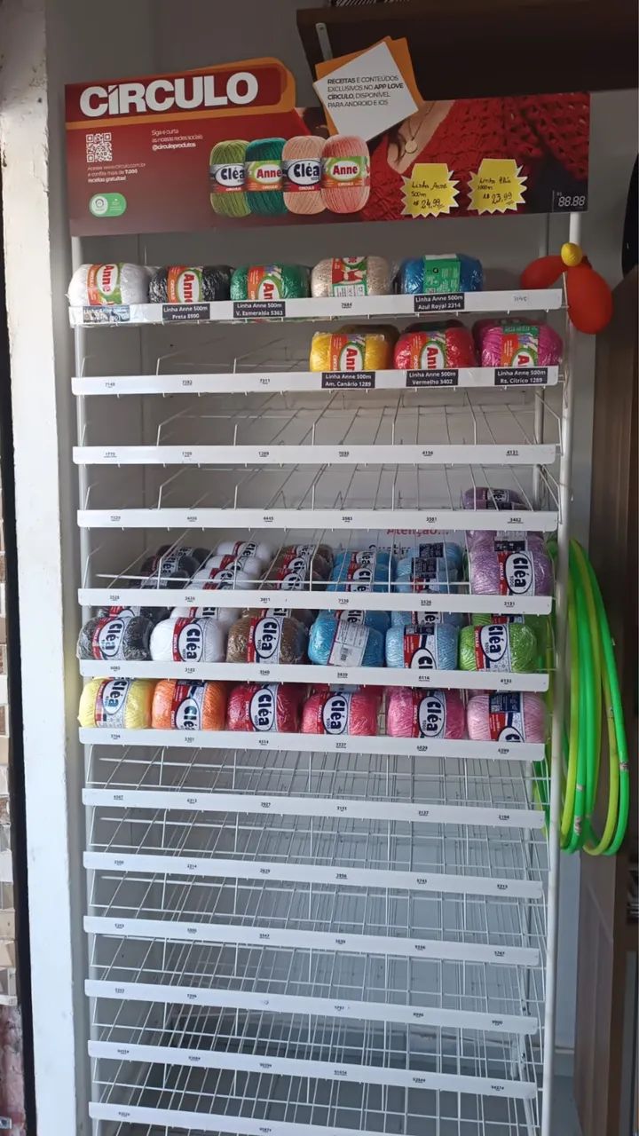 Expositor de linha de crochê