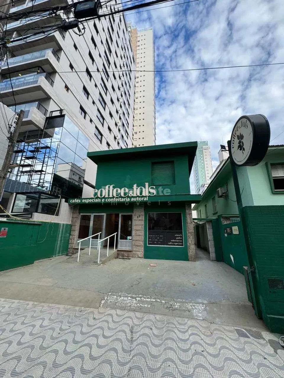 Excelente casa comercial vende ou aluga.