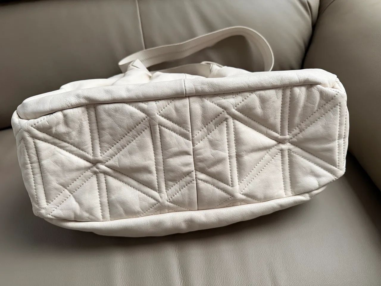 BOLSA SCHUTZ ORIGINAL 100% COURO OFF-WHITE - GRANDE - Foto 4