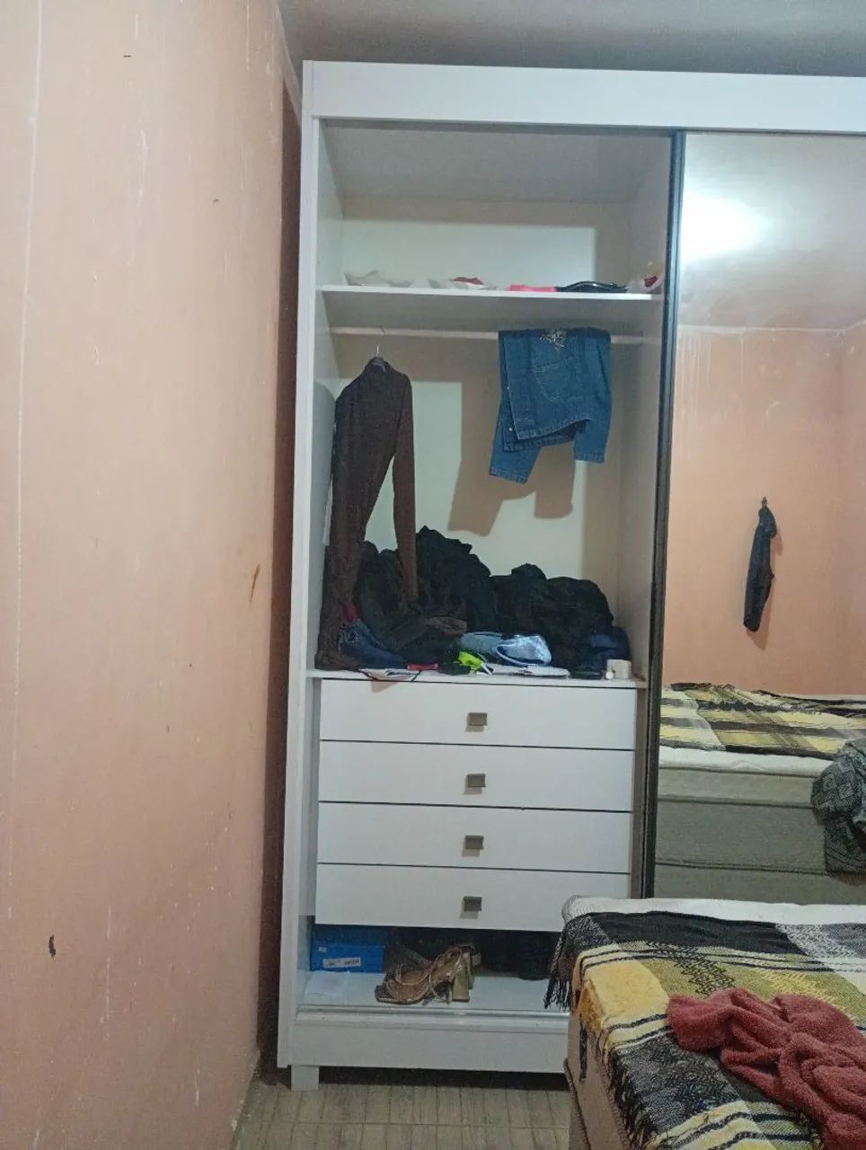 Guarda-roupa novo com 4 meses de uso - Foto 3
