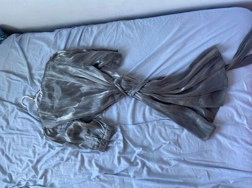 Vestido Zara Transpassado Prateado G - Foto 2