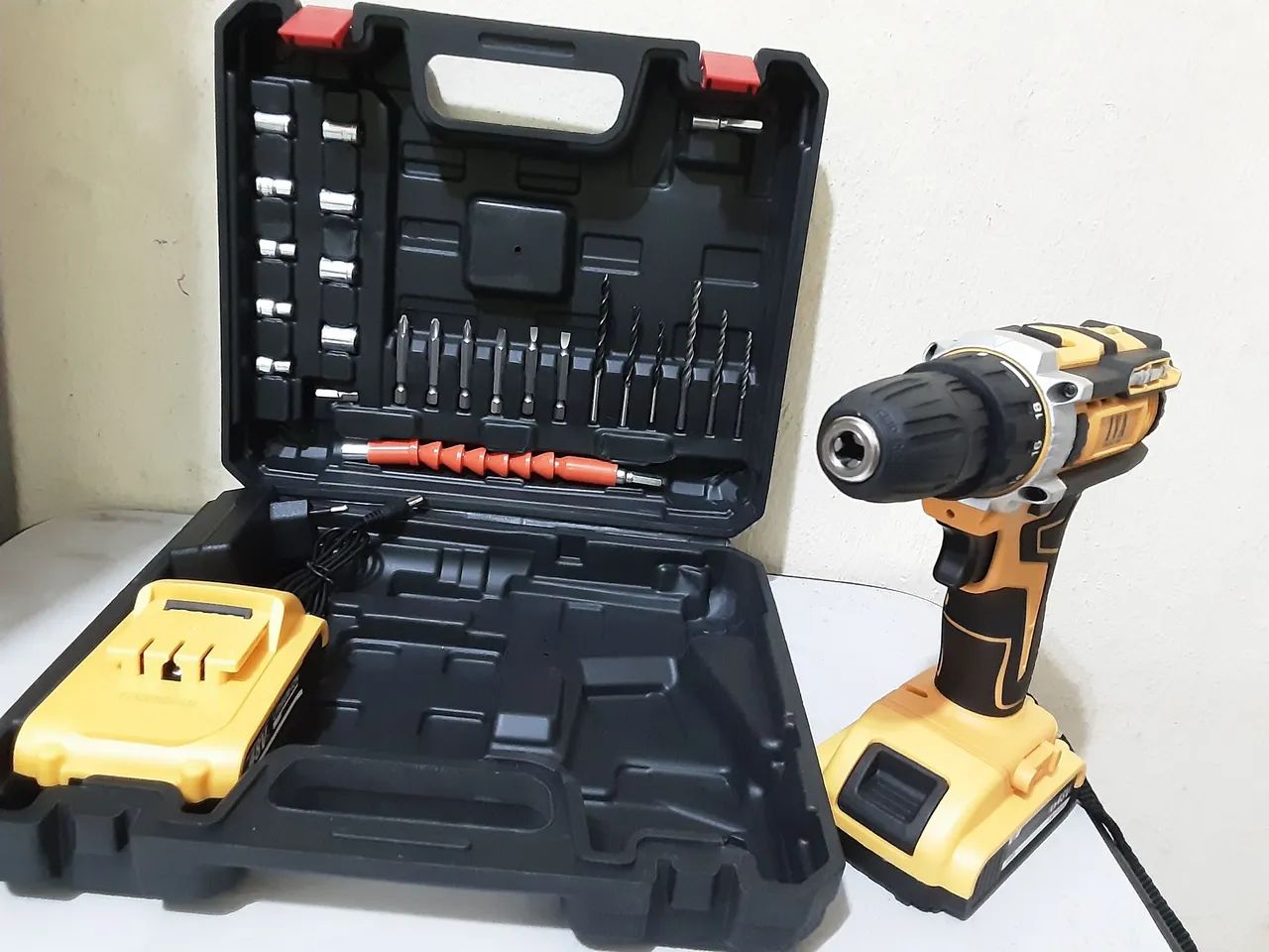 Parafusadeira com 2 baterias de lition de 48 volt - Foto 2