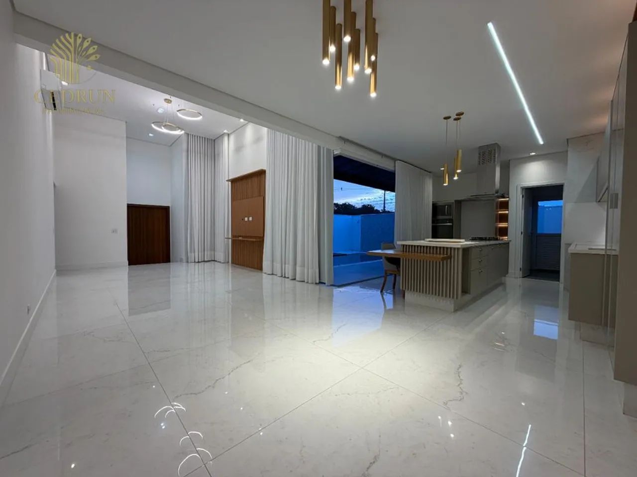 Casa à venda e para alugar em Maringá, Chácaras Aeroporto, com 4 quartos, com 242 m²