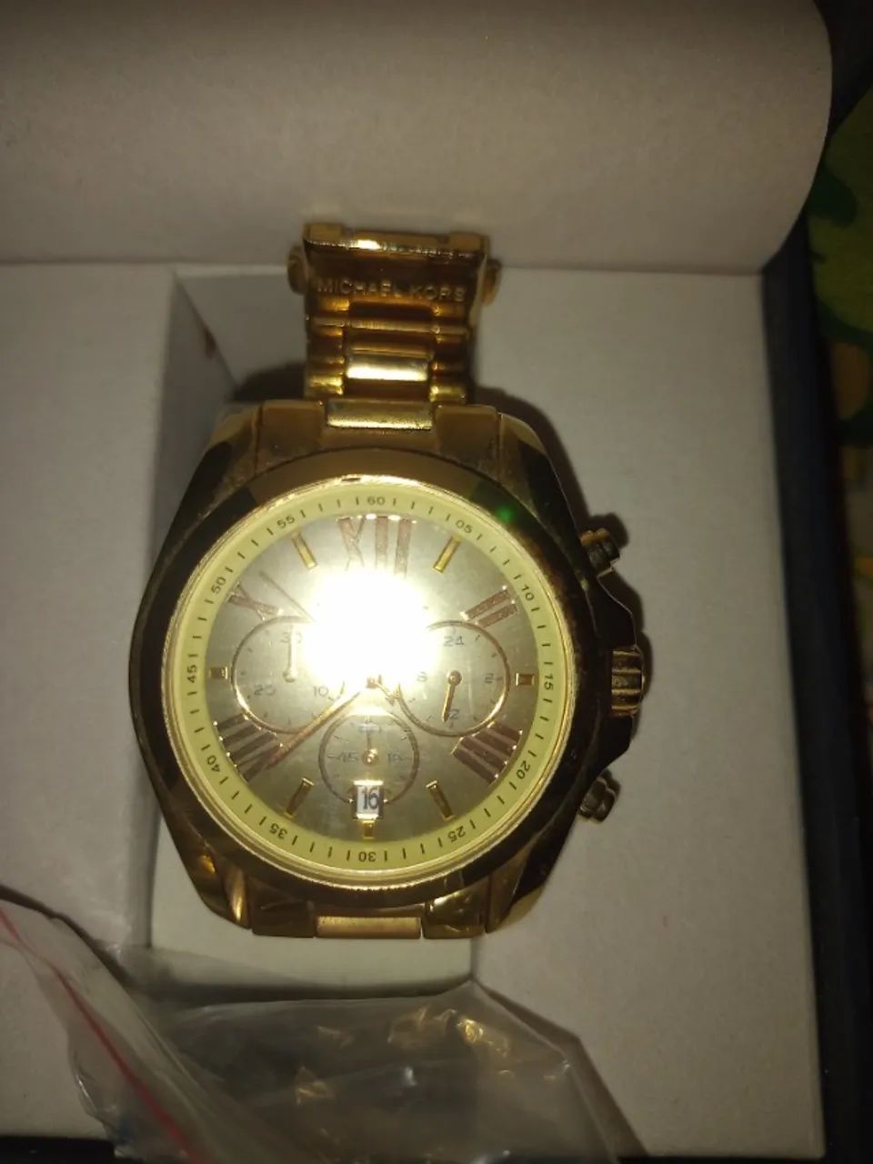 Relógio Michael kors Bradshaw MK5605 com acabamento dourado e numeros romanos - Foto 2