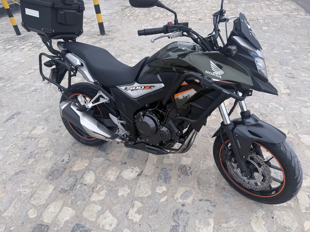 Moto impecável 