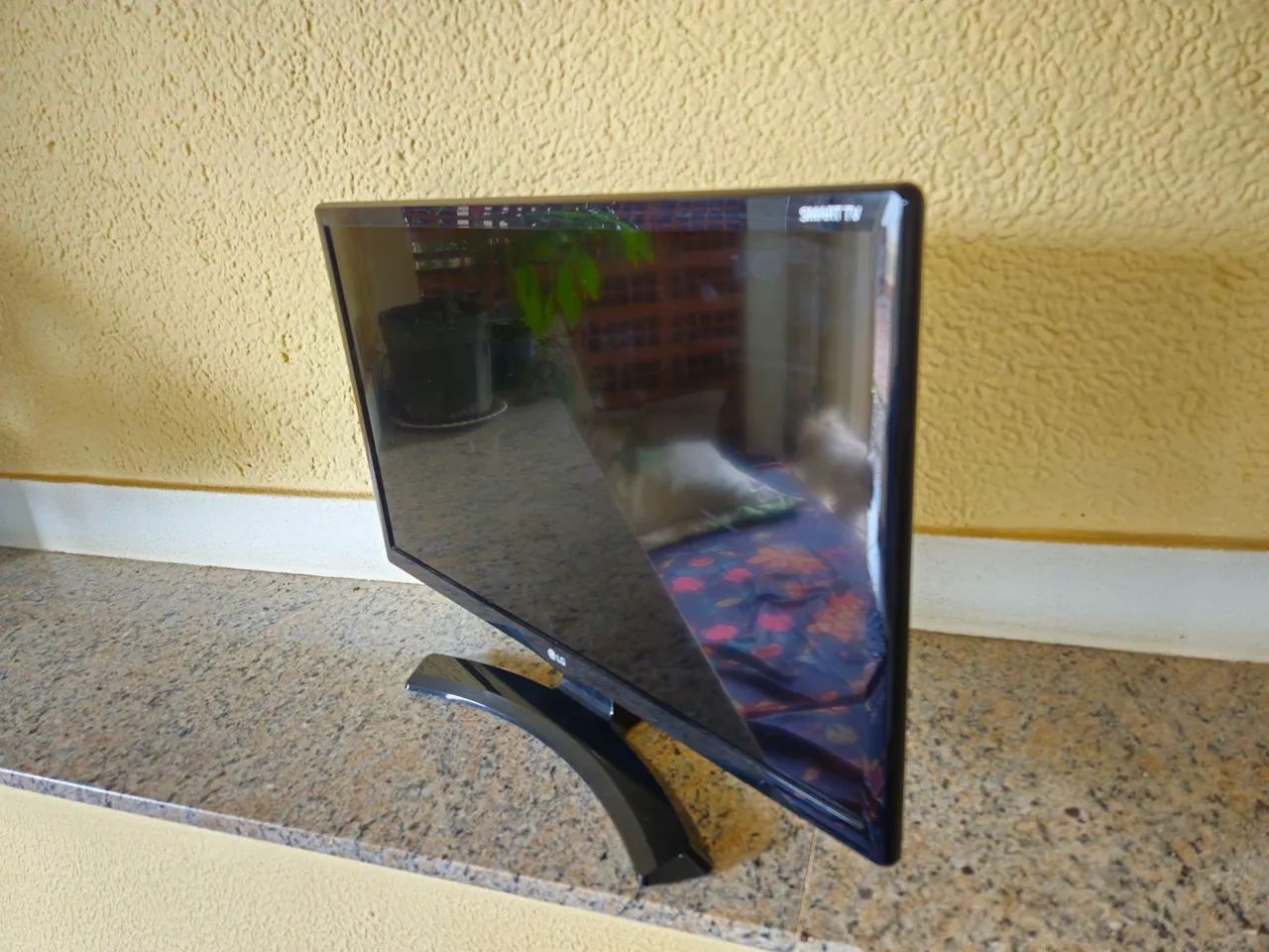 VENDO SMART TV LG 24 POLEGADAS  - Foto 2