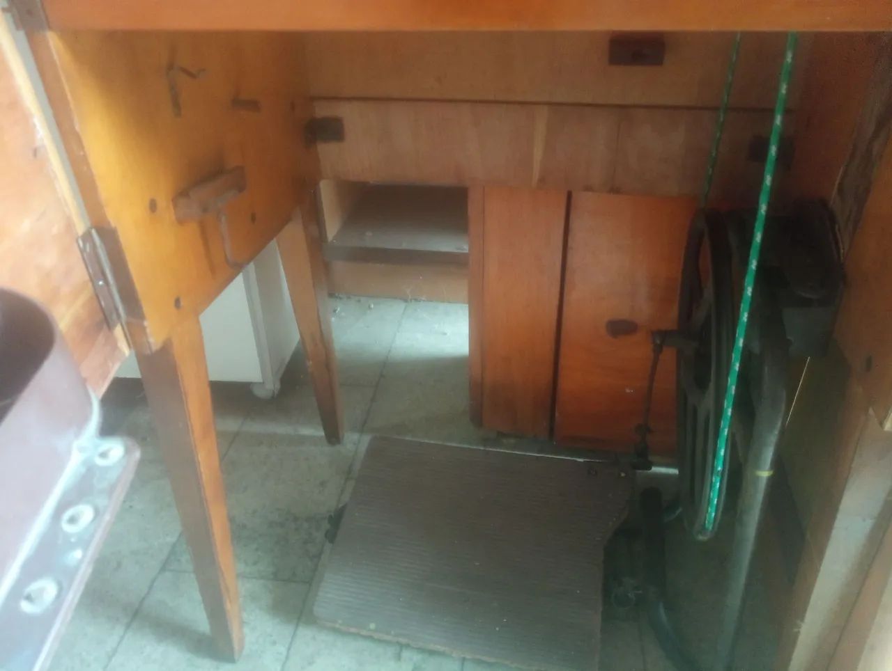 Máquina Singer antiga funciona perfeitamente raridade! - Foto 5