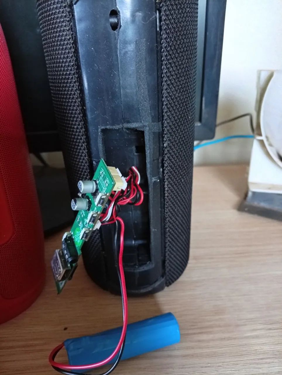 Lote B com 6 caixas de som Bluetooth com defeito  - Foto 5