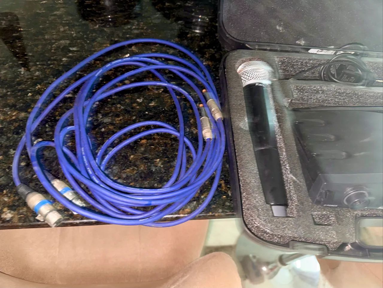 Kit 2 microfones sem fio + base e cabos novos!