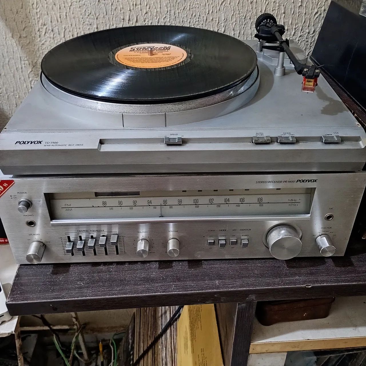 Conjunto polyvox clássico do anos 70 receiver e toca discos funcionando perfeitamente  - Foto 4