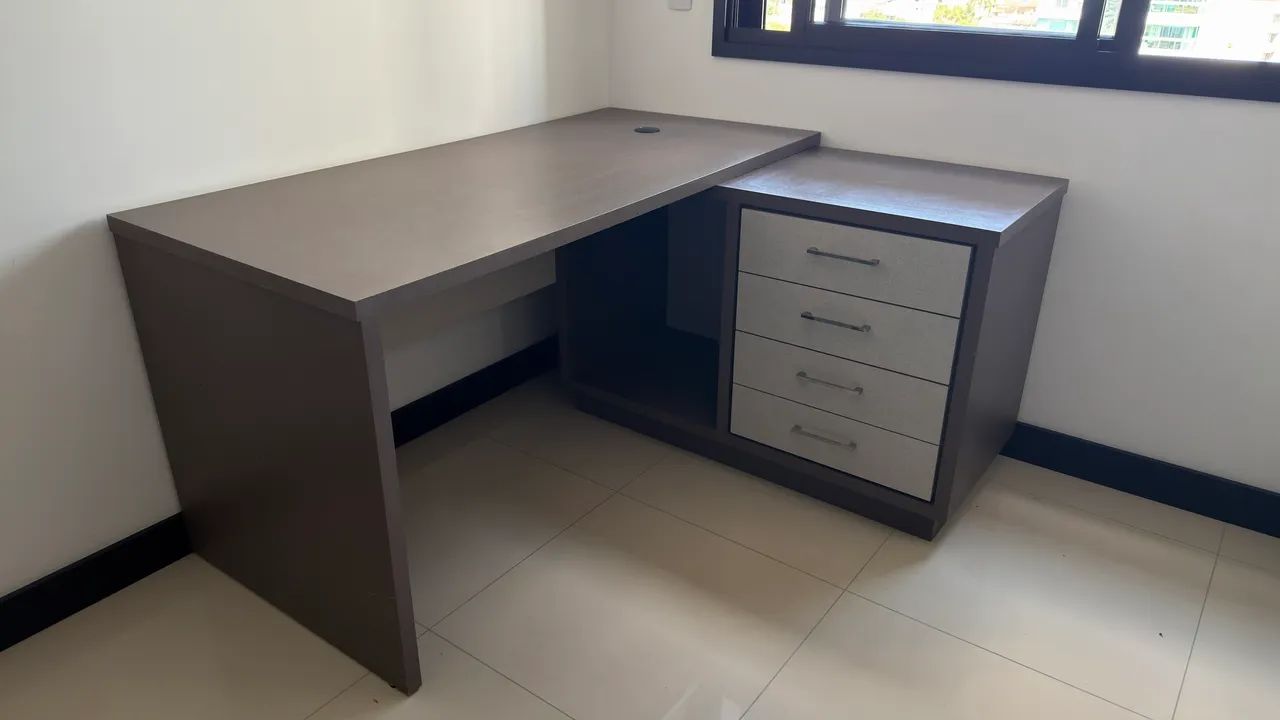 Mesa escritório com gaveteiro 