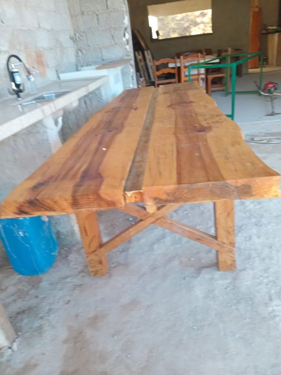 Mesa rústica, com borda orgânica de madeira maciça pré finalizada - Foto 3