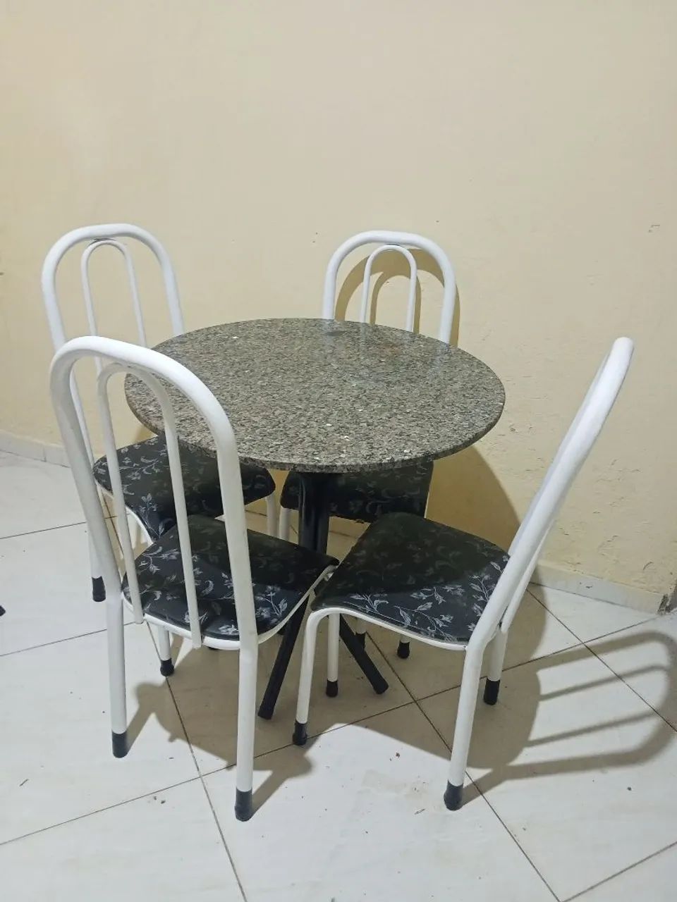 mesa redonda faço entrega imediata e acerta cartão  - Foto 2