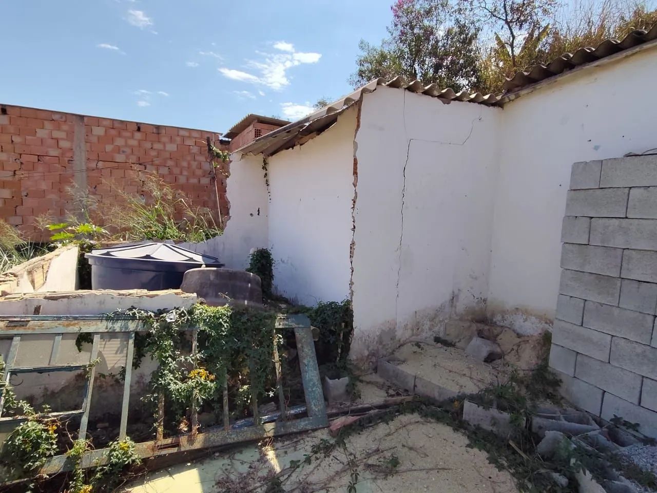 Lote com barracão 