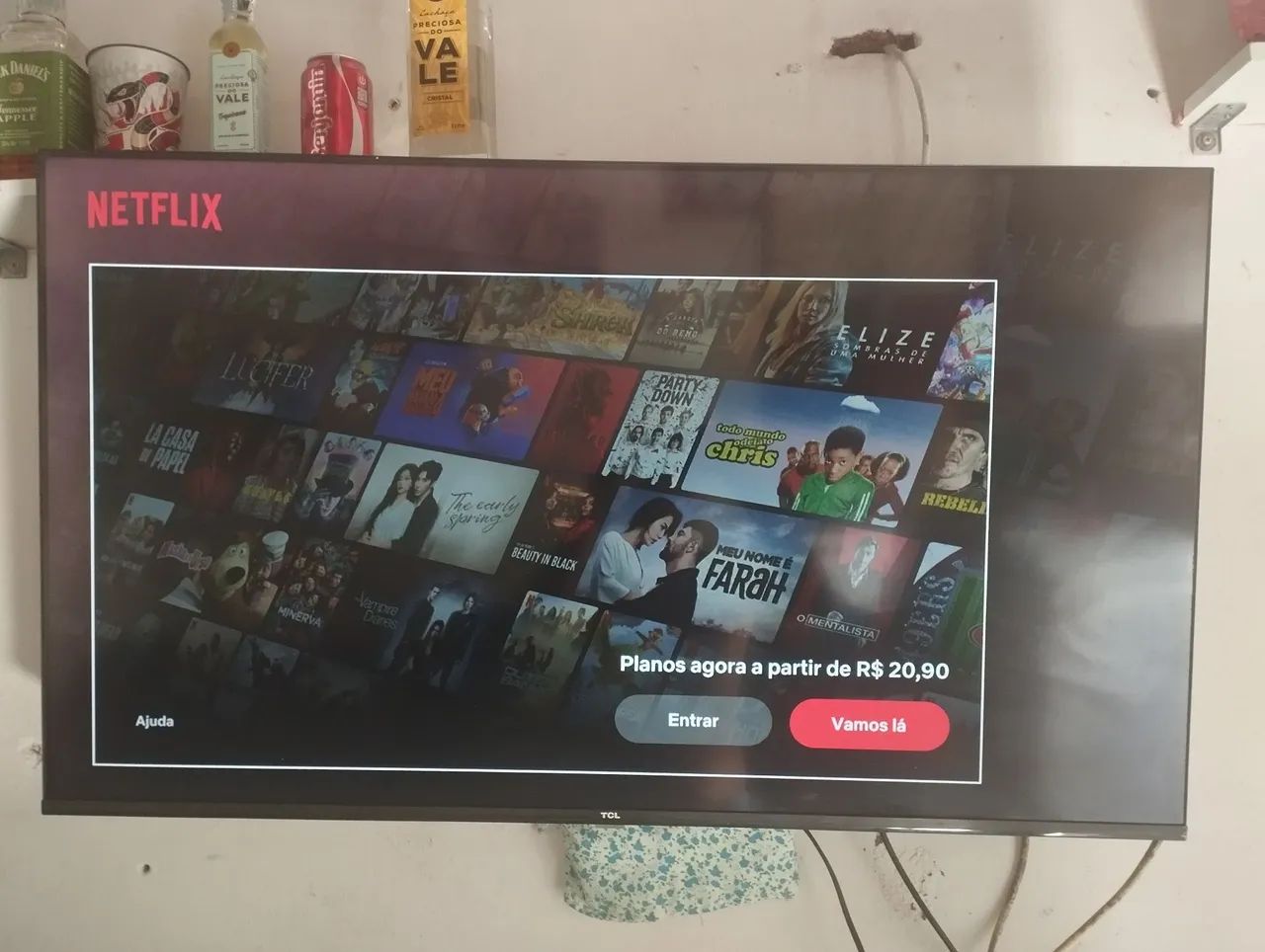 Tv TCL Android de 43 polegadas semi nova completa com bluetooth  - Foto 2