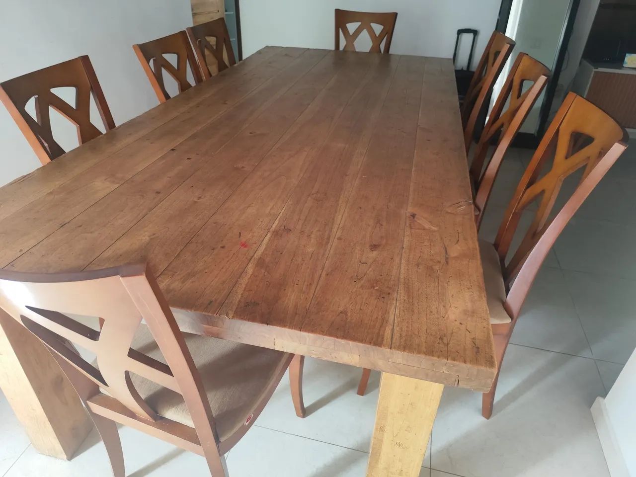 Mesa em madeira maciça Sierra com 8 cadeiras