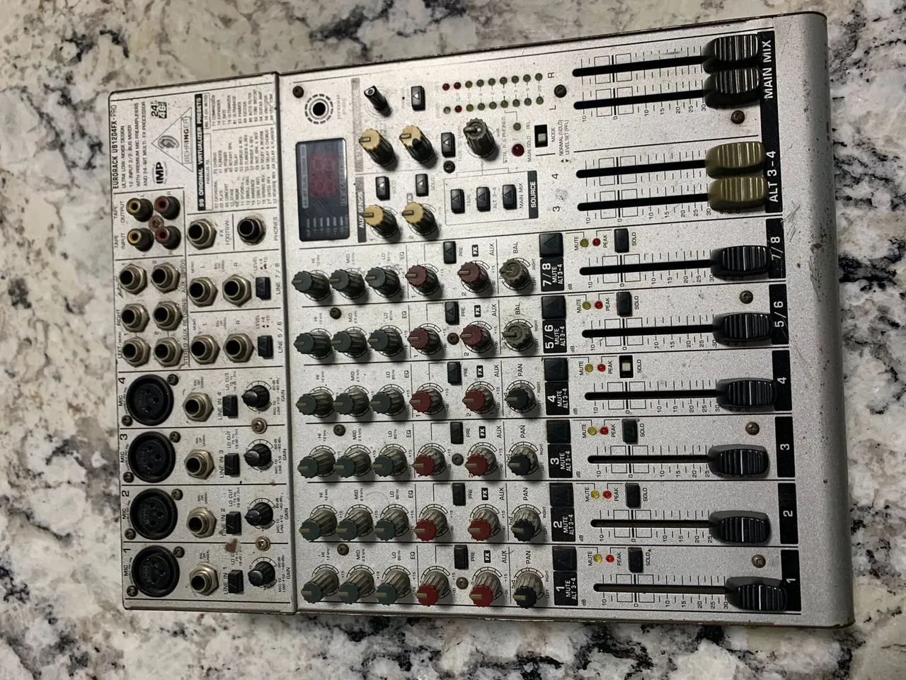 Mesa analógica 8 canais Behringer