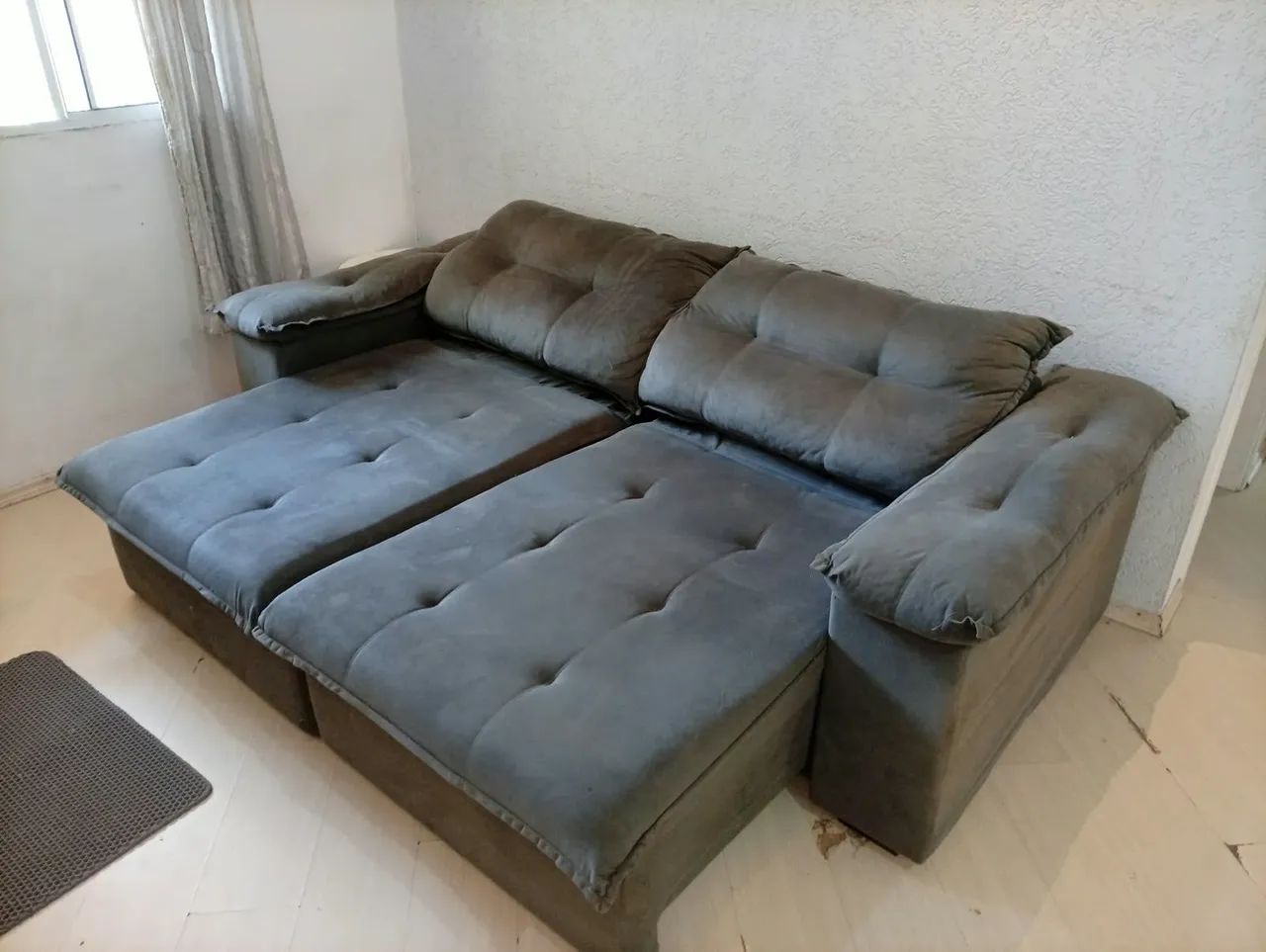 Sofá 2,30 Móveis Pieta - Cinza chumbo - Foto 5