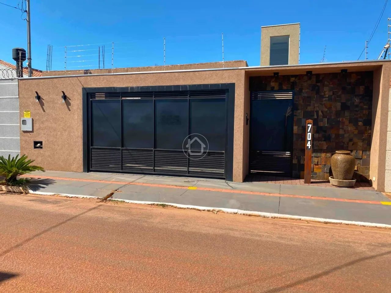 CASA TÉRREA COM AMPLO ESPAÇO GOURMET E PISCINA