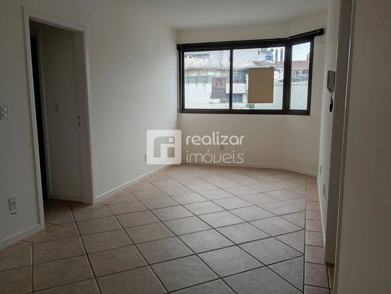Apartamento 2 dormitórios bairro Agronômica em Florianópolis - Foto 2
