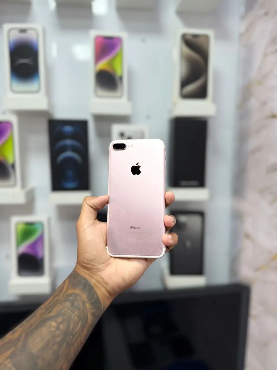 IPHONE 7 PLUS - 128GB ROSE ?450 - Celulares e Smartphones