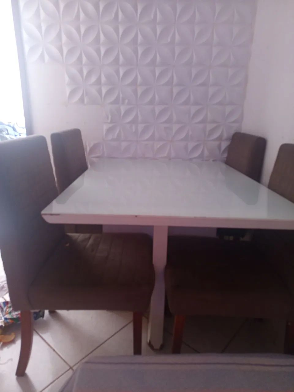 Vendo cadeiras com a tampa da mesa 