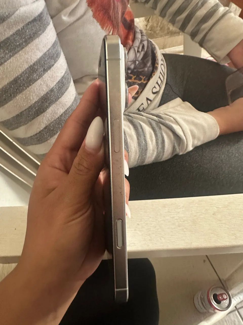 Vendo iPhone 16 pro Max branco bateria 95% - Foto 2