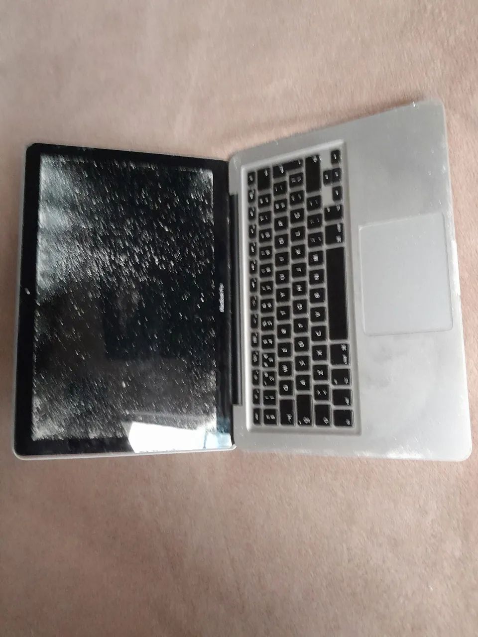 Mac book pro 13 polegadas antigo usado com defeito,  vendo para tirar as peças.  - Foto 2