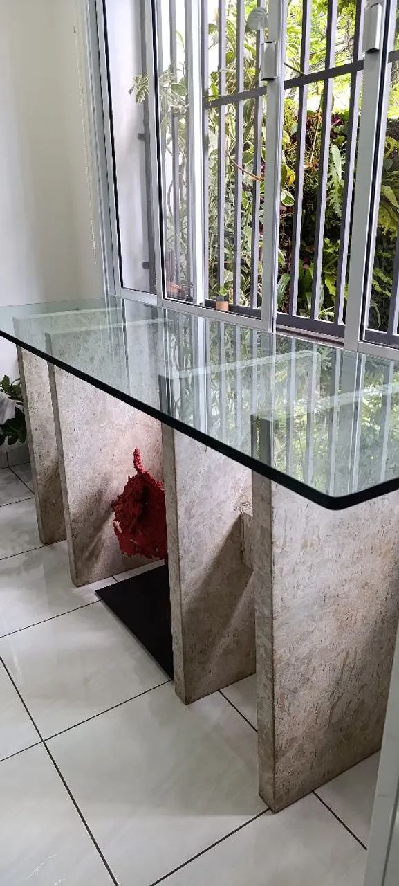 Aparador de Vidro  Temperado com Mármore Peça Elegante e Exclusiva
